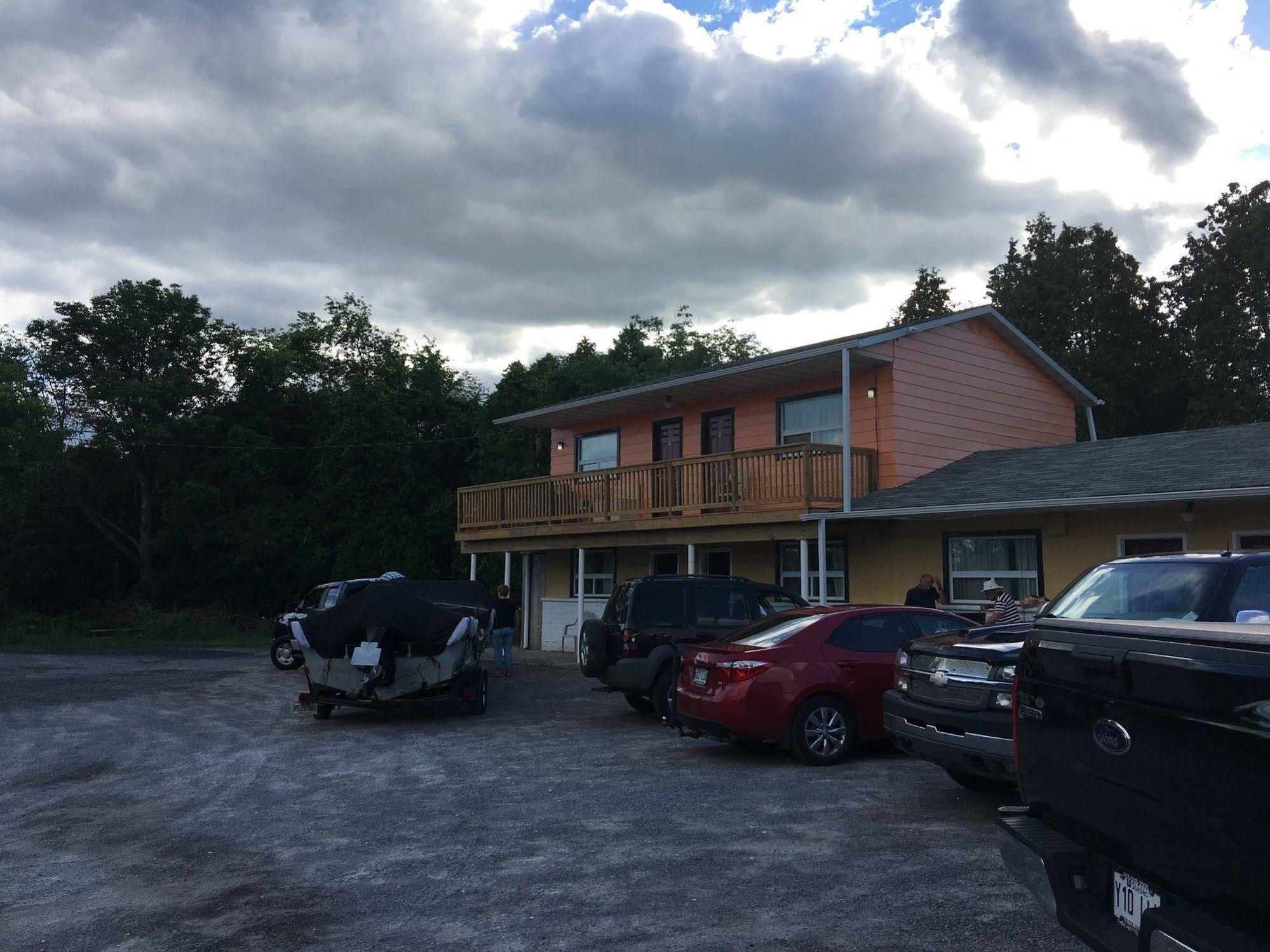Knights Inn Cobourg Exterior foto